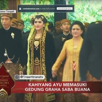 Ronce melati yang panjangnya hingga ke dada atau dalam bahas Jawa melati tibo dodo juga tampak pada penampilan Kahiyang Ayu saat dinikahi Bobby Nasution. Foto: Screenshot CNN Indonesia TV