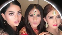 Posenya bersama sang sahabat yakni Nova Eliza dan Vitta Mariana. (Dok. Instagram/nafaurbach)
