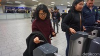 Cara pakainya sama seperti kartu multipay. Kita harus tap kartu itu saat akan masuk ke stasiun. Begitu juga saat keluar stasiun. Kartu ini juga bisa kita gunakan untuk transportasi bus. Bedanya hanya melakukan sekali tap yaitu saat masuk bus. (Erna/detikTravel)