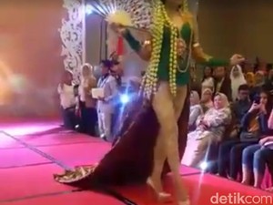 Begini Cerita Model Pemakai Kebaya Seksi di Sukabumi