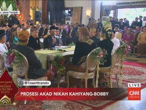 Usai Akad Nikah, Bobby Baca Sighat Talik