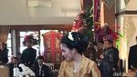 Sibuknya Selvi Menantu Jokowi di Akad Nikah Kahiyang-Bobby