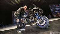 Tampilan Yamaha Niken terlihat unik dan eksentrik namun tetap mengeluarkan kesan gagah dan agresif.