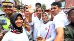 Foto: Heboh Jokowi KW Seliweran di Depan Gedung Pernikahan Kahiyang-Bobby