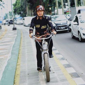 Uniknya Walikota Bogor Pakai Batik Angkot di Pernikahan Kahiyang Ayu