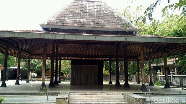 Pendapa Monumen Bibis
