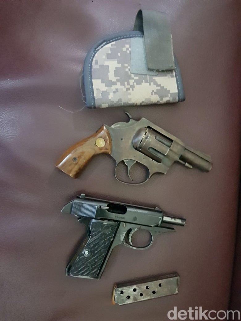 Polisi Tangkap Robby, Penjual Senpi ke dr Helmi Polisi Tangkap Robby, Penjual Senpi ke dr Helmi