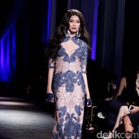 Show tunggal Ivan Gunawan menampilkan koleksi bertemakan Under The Star di The Pallas, SCBD, Jakarta, Rabu (08/10/2017). Foto: Mohammad Abduh/Wolipop