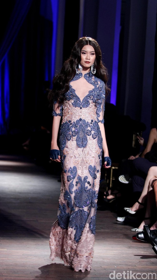 Show tunggal Ivan Gunawan menampilkan koleksi bertemakan Under The Star di The Pallas, SCBD, Jakarta, Rabu (08/10/2017). Foto: Mohammad Abduh/Wolipop