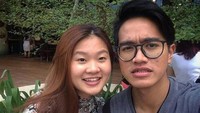 Kaesang tampaknya lagi jatuh cinta banget nih sama Felicia. Bawaannya happy terus. Foto: Instagram/kaesangp