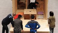 Meski berukuran mungil, rumah ini bisa memenuhi kebutuhan dasar penghuninya, dari mulai makan hingga tidur. Istimewa/boredpanda.
