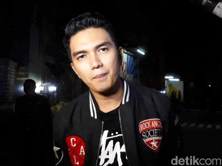 Digugat Cerai Istri, Aldi Taher Bantah Lakukan KDRT dan Ada Orang Ketiga Digugat Cerai Istri, Aldi Taher Bantah Lakukan KDRT dan Ada Orang Ketiga