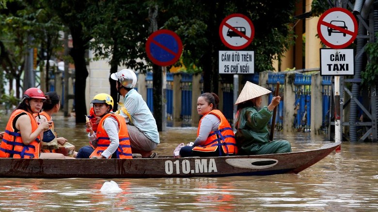 Jelang KTT APEC, 106 Orang Tewas Akibat Topan Damrey di Vietnam Jelang KTT APEC, 106 Orang Tewas Akibat Topan Damrey di Vietnam