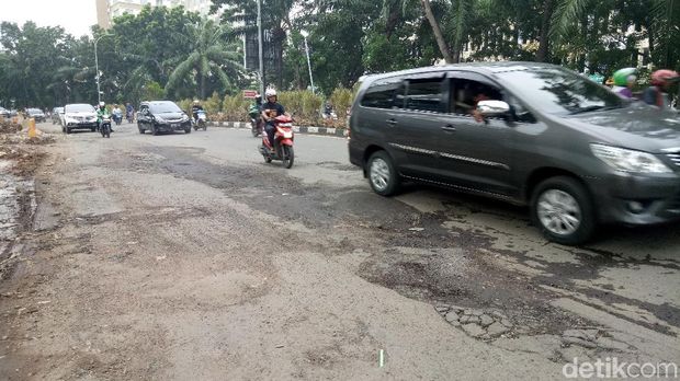 Ini Penjelasan Kepala Proyek LRT Palembang Soal Jalanan Rusak