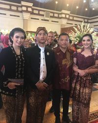 Ashanty dan Anang yang sedang berada di pernikahan Kahiyang-Bobby.