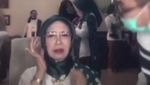 Anggunnya Ibunda Jokowi Saat Dirias di Pernikahan Kahiyang