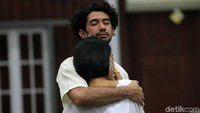 Salah satu adegan mesra Reza dan Tara. Pool/Palevi S/detikFoto.