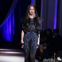 Show tunggal Ivan Gunawan menampilkan koleksi bertemakan Under The Star di The Pallas, SCBD, Jakarta, Rabu (08/10/2017). Foto: Mohammad Abduh/Wolipop