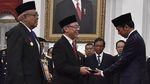Momen Jokowi Tetapkan Pendiri HMI hingga Ulama NTB Jadi Pahlawan