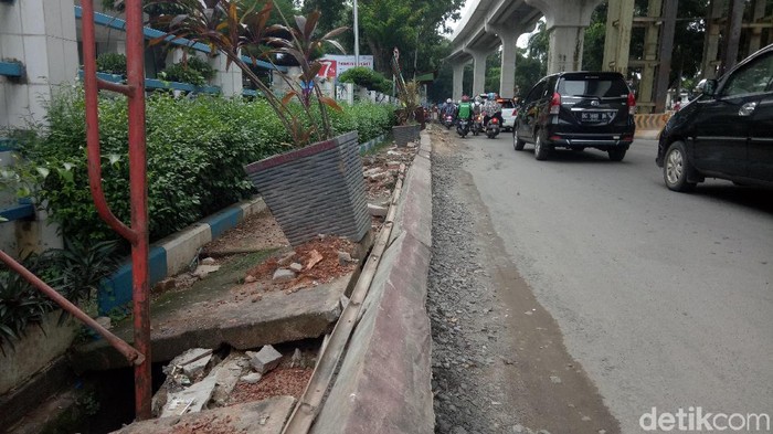 Ini Penjelasan Kepala Proyek LRT Palembang soal Jalan Rusak