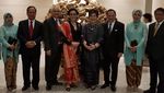 Manglingi! Penampilan Sri Mulyani di Resepsi Putri Jokowi