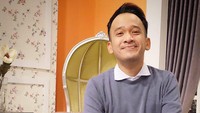 Jauh sebelum terkenal, Ruben Onsu pernah manjalani tugasnya sebagai petugas kebersihan di sebuah hotel mewah. Foto: Instagram @ruben_onsu