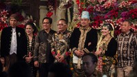 Di acara resepsi pernikahan Kahiyang-Bobby, berbagai kalangan hadir dari masyarakat umum, pejabat, artis, hingga pelawak. (ANTARA FOTO/Mohammad Ayudha)