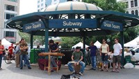 Tempat menunggu subway di Union Square. Foto: Internet