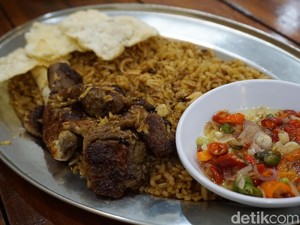 Abu Lahap: Mencicip Nasi Goreng Kebuli dengan Paduan Dabba dan Sambal Matah