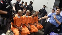 Kepala Badan Narkotika Nasional Komjen Budi Waseso melakukan rilis pengungkapan penyelundupan sabu di gedung BNN, Jakarta, Kamis (9/11/2017).