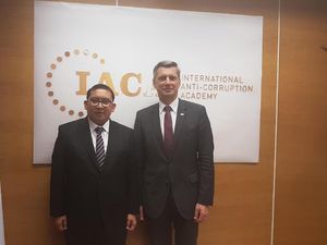 Fadli Zon Temui Pimpinan Akademi Internasional Antikorupsi di Austria