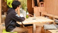 Maksimal 2 orang bisa tinggal di rumah mungil ini. Kalau tiga orang mungkin jadi terlalu sesak. Istimewa/boredpanda.