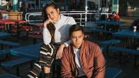 Saat traveling ke luar negeri pun, Pevita tetap modis dengan pakaian masa kini. Ini saat ia sedang traveling ke Los Angeles, AS (@pevpearce/Instagram)