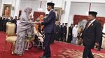 Momen Jokowi Tetapkan Pendiri HMI hingga Ulama NTB Jadi Pahlawan