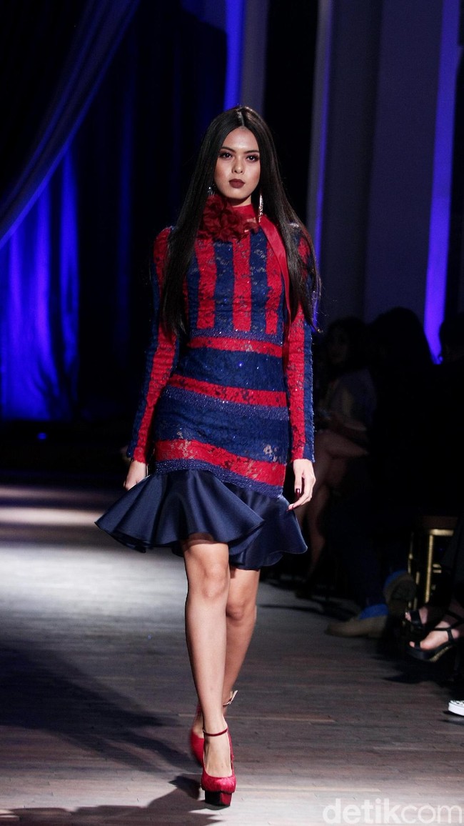 Show tunggal Ivan Gunawan menampilkan koleksi bertemakan Under The Star di The Pallas, SCBD, Jakarta, Rabu (08/10/2017). Foto: Mohammad Abduh/Wolipop