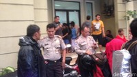 Klinik diketahui merupakan bangunan 3 lantai (Foto: Ibnu Hariyanto/detikcom)