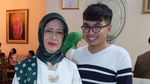 Anggunnya Ibunda Jokowi Saat Dirias di Pernikahan Kahiyang