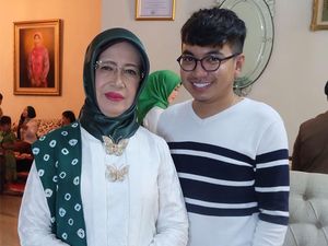 Anggunnya Ibunda Jokowi Saat Dirias di Pernikahan Kahiyang