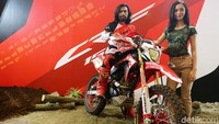 Honda CRF150L meluncur dengan tema styling melalui tampilan fungsional yang tajam dan gagah.