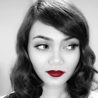 Ini foto terbaru Rina Nose dengan memperlihatkan rambut ikalnya. Ia menulis caption panjang untuk para penggemarnya. Manusia berubah. Pemikiran berubah seiring peristiwa yang dialaminya. Ketetapan hati pun berubah seiring pengalaman batinnya. Apabila masih ada manfaat kebaikan yang bisa diambil dariku, maka ambilah. Jika tidak, maka tinggalkanlah, tulis Rina pada sebagian caption di Instagram. Foto: instagram inanose16