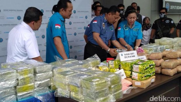 barang bukti sabu dan pil ekstasi