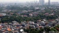 Kepadatan penduduk ini dapat memicu berbagai masalah khas perkotaan seperti tata ruang, kesehatan, kemiskinan dan kriminalitas.