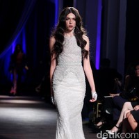 Show tunggal Ivan Gunawan menampilkan koleksi bertemakan Under The Star di The Pallas, SCBD, Jakarta, Rabu (08/10/2017). Foto: Mohammad Abduh/Wolipop