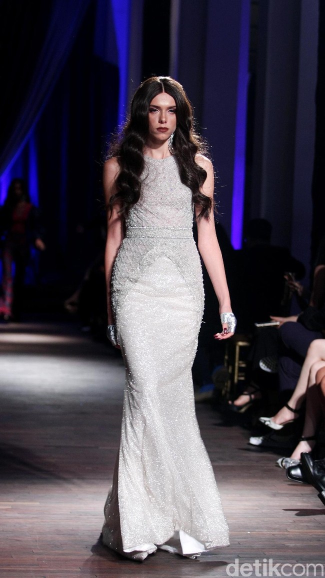 Show tunggal Ivan Gunawan menampilkan koleksi bertemakan Under The Star di The Pallas, SCBD, Jakarta, Rabu (08/10/2017). Foto: Mohammad Abduh/Wolipop