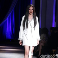 Show tunggal Ivan Gunawan menampilkan koleksi bertemakan Under The Star di The Pallas, SCBD, Jakarta, Rabu (08/10/2017). Foto: Mohammad Abduh/Wolipop