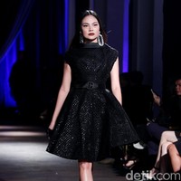 Show tunggal Ivan Gunawan menampilkan koleksi bertemakan Under The Star di The Pallas, SCBD, Jakarta, Rabu (08/10/2017). Foto: Mohammad Abduh/Wolipop