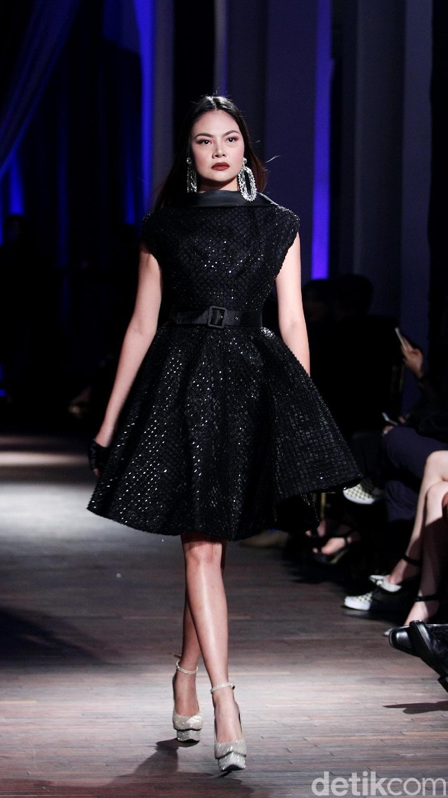 Show tunggal Ivan Gunawan menampilkan koleksi bertemakan Under The Star di The Pallas, SCBD, Jakarta, Rabu (08/10/2017). Foto: Mohammad Abduh/Wolipop