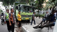 Truk yang mengalami kecelakaan tersebut bernomor polisi B 9674 TYU.