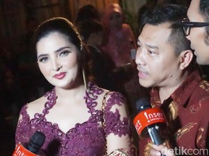Dadakan Pilih Baju, Ashanty Tetap Cantik Berkebaya di Resepsi Kahiyang