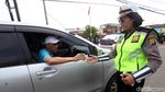 Ibu Ini Pingsan Saat Suaminya Ditilang Polisi
